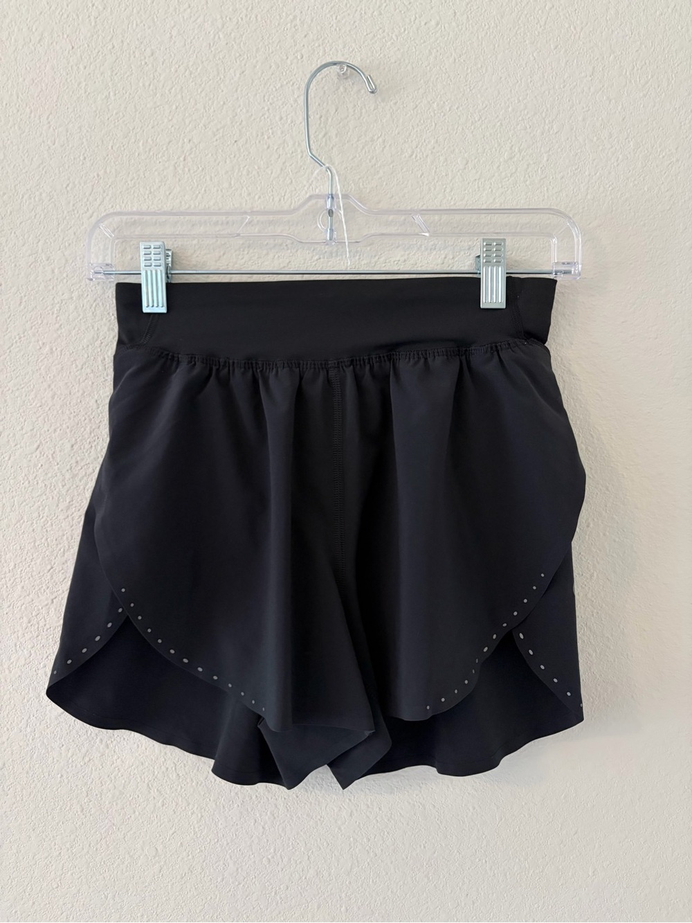 lululemon black running shorts